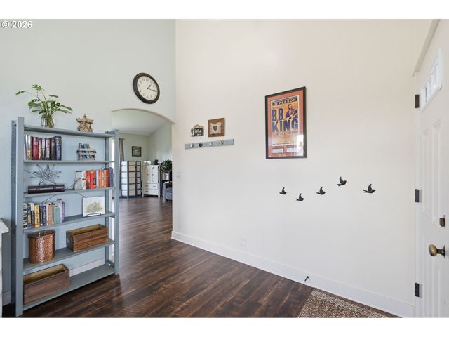 1076 S 40TH Pl, Springfield, OR 97478