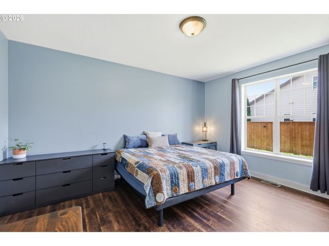 1076 S 40TH Pl, Springfield, OR 97478