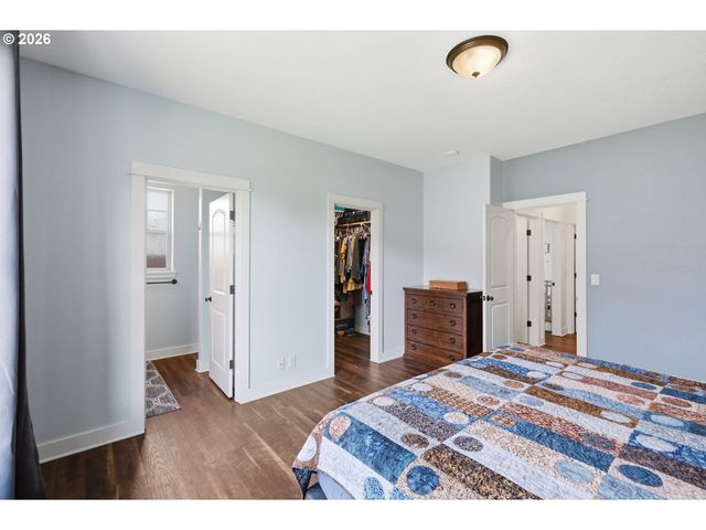 1076 S 40TH Pl, Springfield, OR 97478