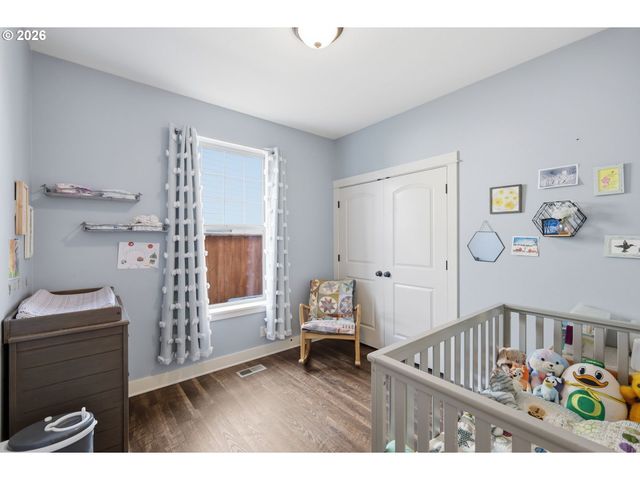 1076 S 40TH Pl, Springfield, OR 97478