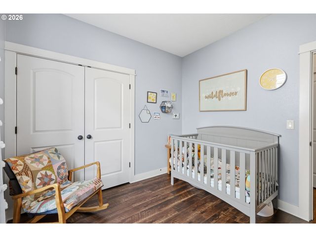 1076 S 40TH Pl, Springfield, OR 97478