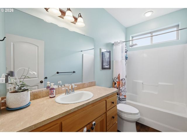 1076 S 40TH Pl, Springfield, OR 97478