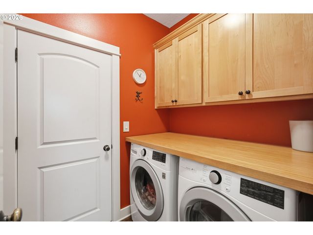 1076 S 40TH Pl, Springfield, OR 97478