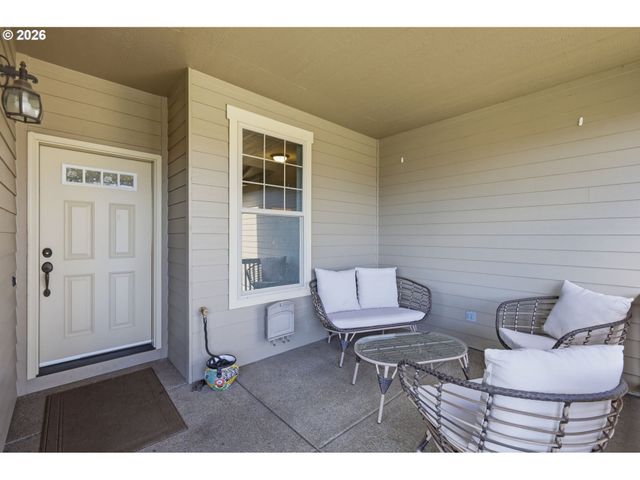 1076 S 40TH Pl, Springfield, OR 97478