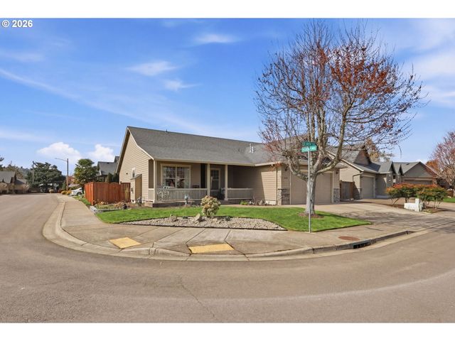 1076 S 40TH Pl, Springfield, OR 97478