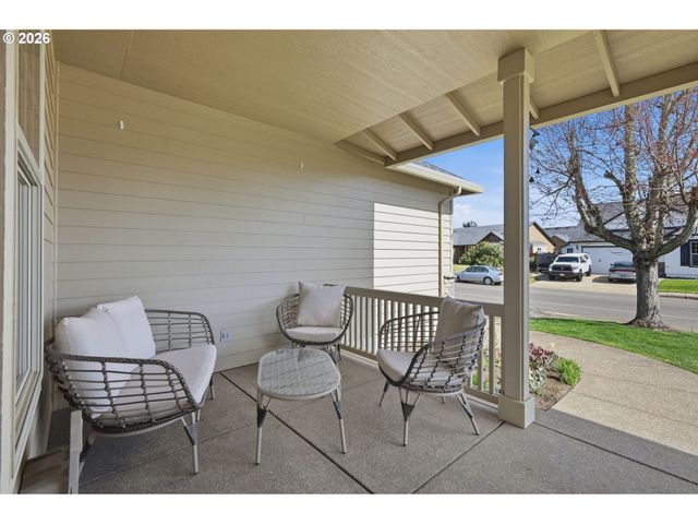 1076 S 40TH Pl, Springfield, OR 97478