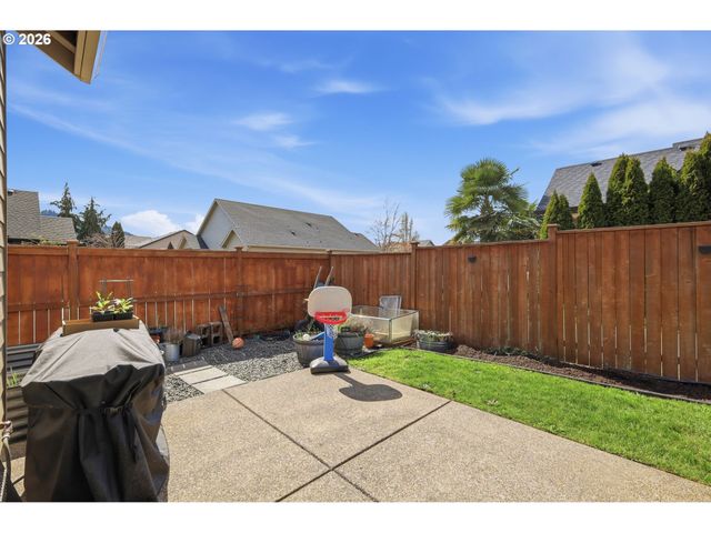 1076 S 40TH Pl, Springfield, OR 97478
