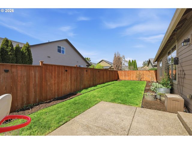 1076 S 40TH Pl, Springfield, OR 97478