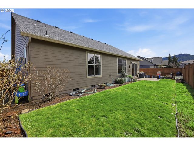 1076 S 40TH Pl, Springfield, OR 97478
