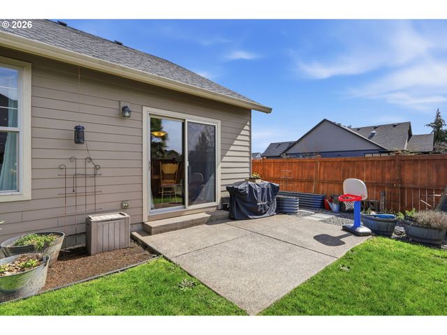 1076 S 40TH Pl, Springfield, OR 97478
