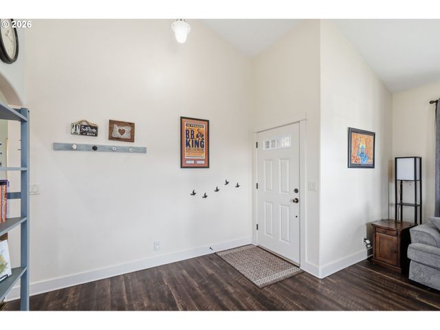 1076 S 40TH Pl, Springfield, OR 97478