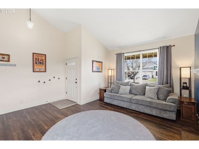 1076 S 40TH Pl, Springfield, OR 97478