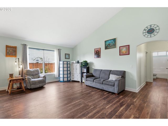 1076 S 40TH Pl, Springfield, OR 97478