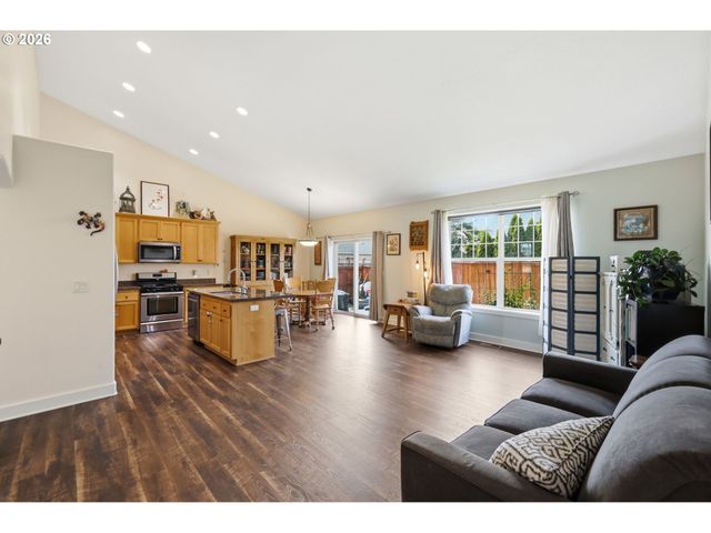 1076 S 40TH Pl, Springfield, OR 97478