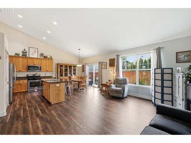 1076 S 40TH Pl, Springfield, OR 97478