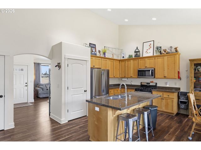 1076 S 40TH Pl, Springfield, OR 97478