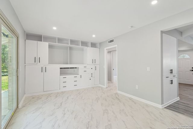 131 Shadywood Ln, San Antonio, TX 78230