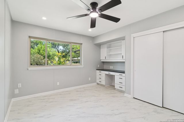 131 Shadywood Ln, San Antonio, TX 78230