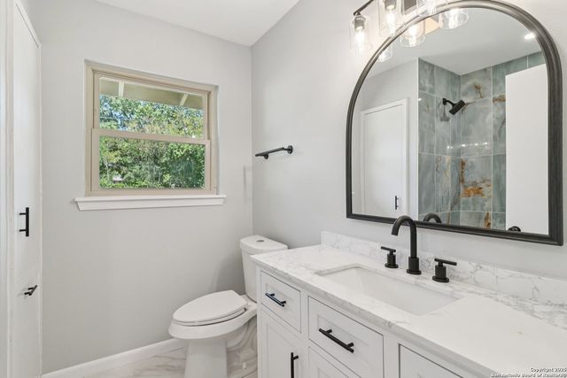 131 Shadywood Ln, San Antonio, TX 78230