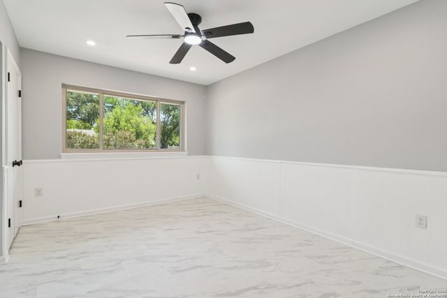 131 Shadywood Ln, San Antonio, TX 78230