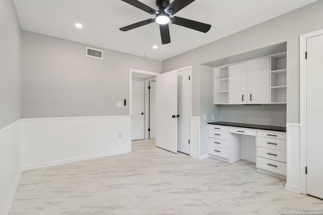 131 Shadywood Ln, San Antonio, TX 78230