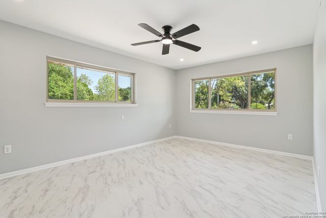 131 Shadywood Ln, San Antonio, TX 78230