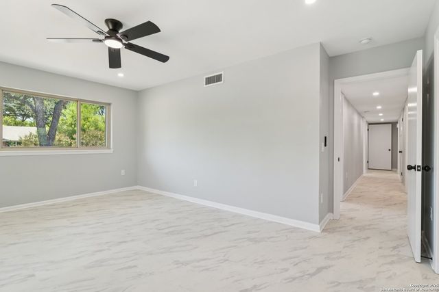 131 Shadywood Ln, San Antonio, TX 78230