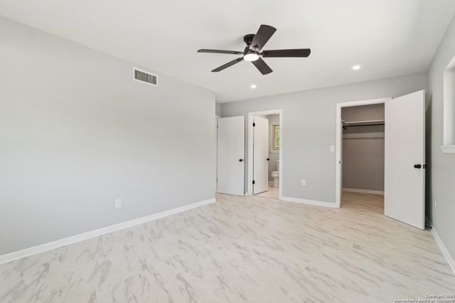 131 Shadywood Ln, San Antonio, TX 78230