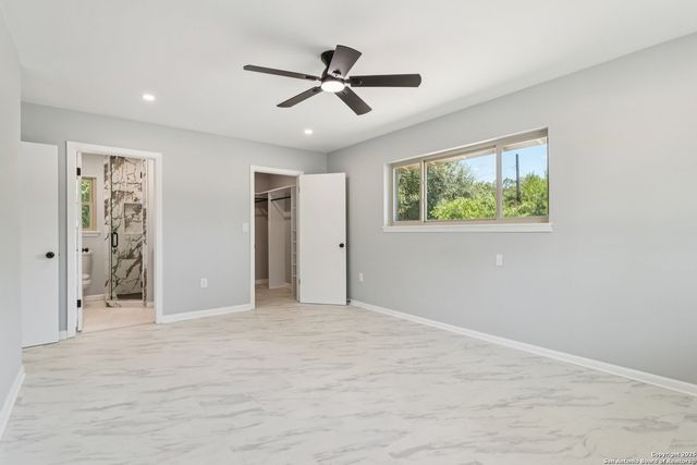 131 Shadywood Ln, San Antonio, TX 78230