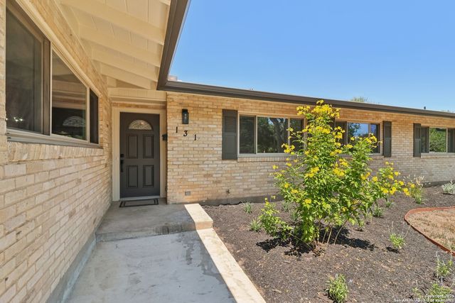131 Shadywood Ln, San Antonio, TX 78230