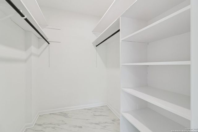 131 Shadywood Ln, San Antonio, TX 78230