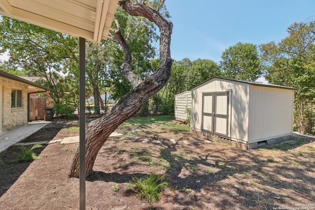 131 Shadywood Ln, San Antonio, TX 78230