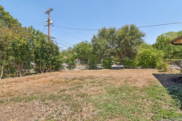 131 Shadywood Ln, San Antonio, TX 78230