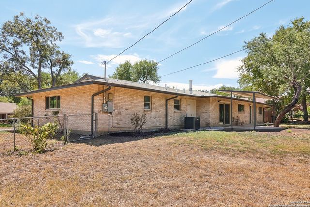 131 Shadywood Ln, San Antonio, TX 78230