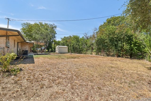 131 Shadywood Ln, San Antonio, TX 78230