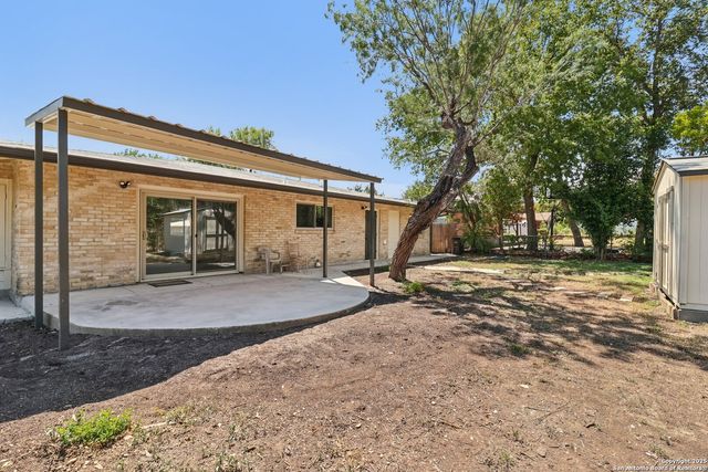 131 Shadywood Ln, San Antonio, TX 78230