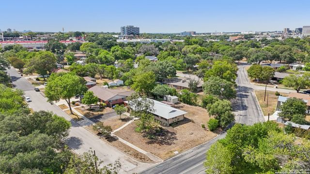 131 Shadywood Ln, San Antonio, TX 78230