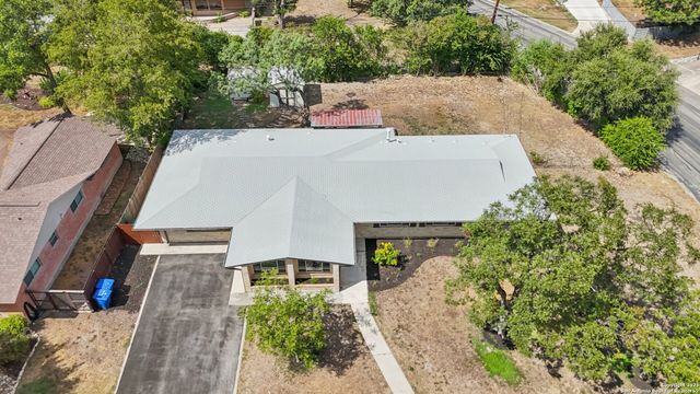 131 Shadywood Ln, San Antonio, TX 78230