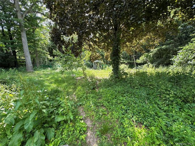 20 Croft Lane, Smithtown, NY 11787