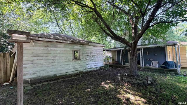 3205 W SYLVAN Lane, Peoria, IL 61615