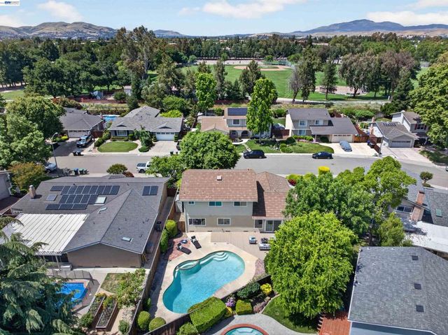 2865 Longspur Way, Pleasanton, CA 94566