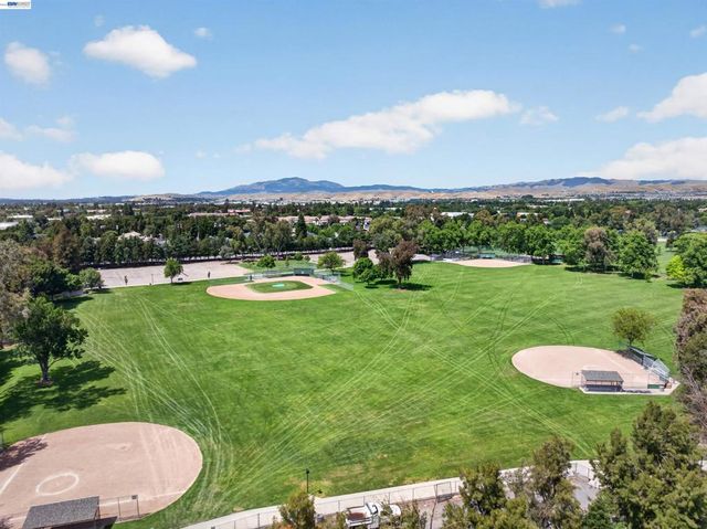 2865 Longspur Way, Pleasanton, CA 94566