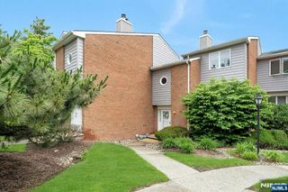 27 Sherwood Court, River Edge, NJ 07661