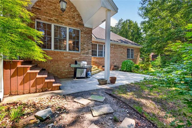 1204 Lingale CT, Chesapeake, VA 23322