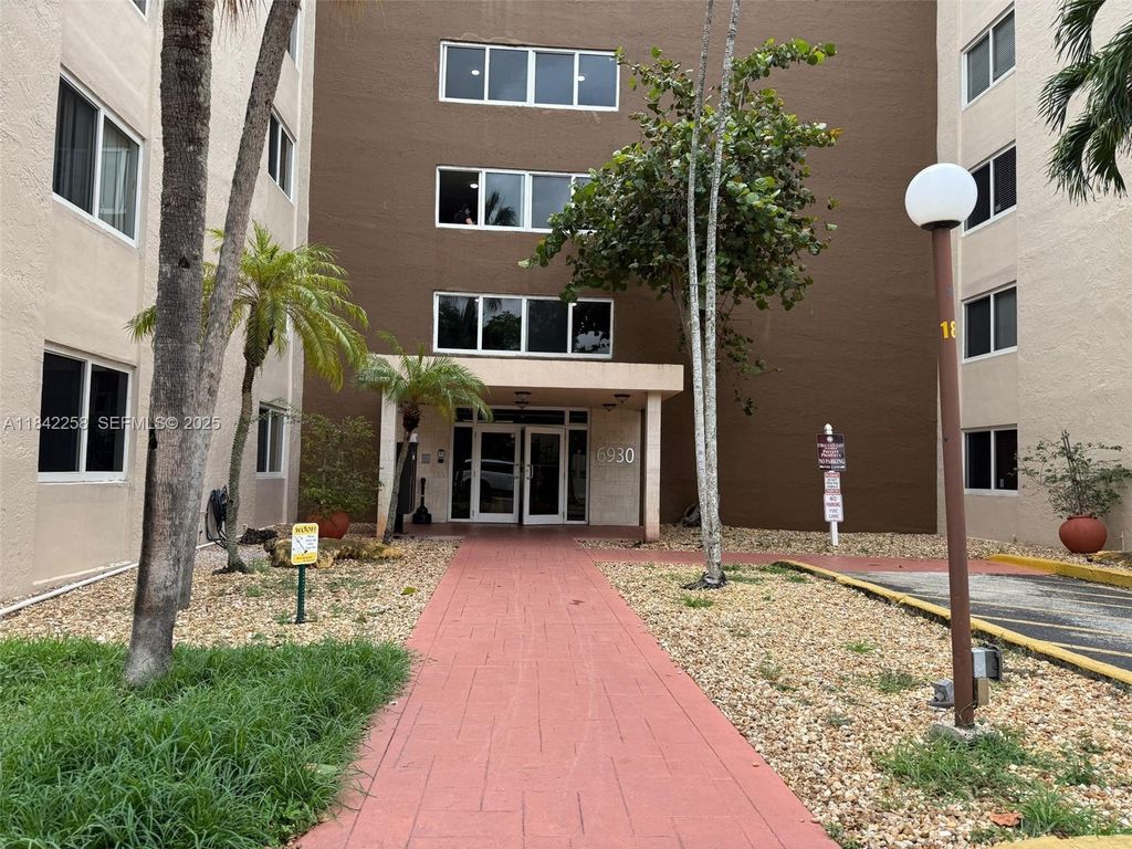 6930 Miami Gardens Drive 1-217A, Hialeah, FL 33015