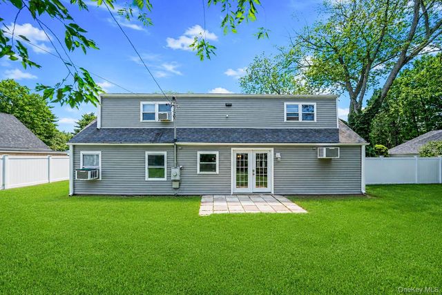 150 Serpentine Lane, Islandia, NY 11749