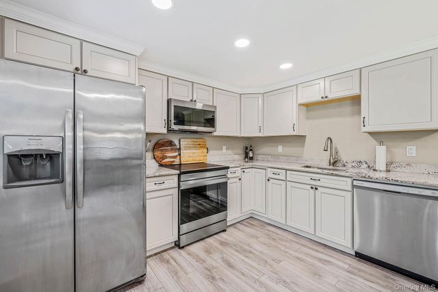 150 Serpentine Lane, Islandia, NY 11749