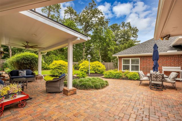 11 Feather Branch Court, The Woodlands, TX 77381