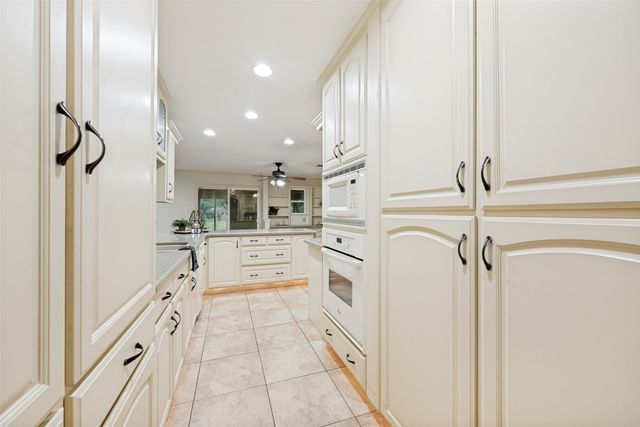 849 Wheelwood Drive, Hurst, TX 76053