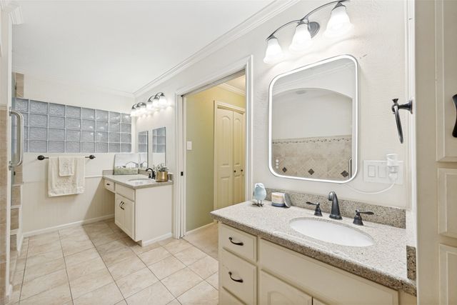 849 Wheelwood Drive, Hurst, TX 76053